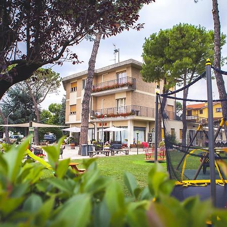 Hotel Ausonia Monte Porzio エクステリア 写真