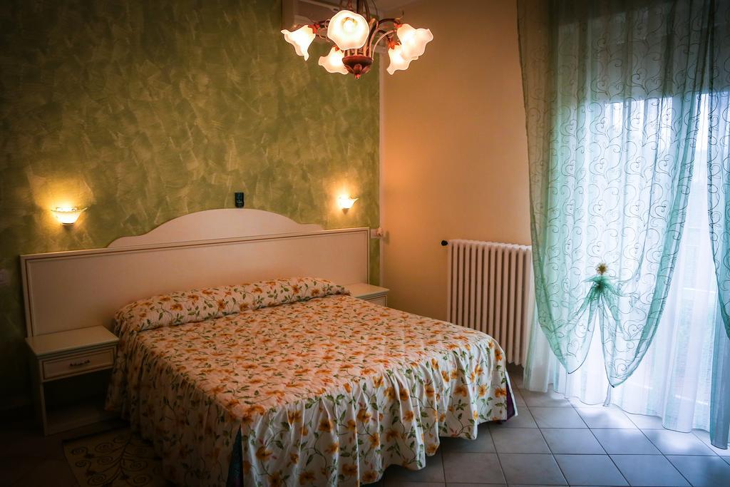 Hotel Ausonia Monte Porzio エクステリア 写真