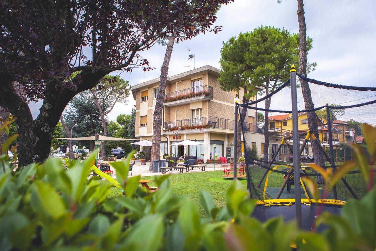 Hotel Ausonia Monte Porzio エクステリア 写真