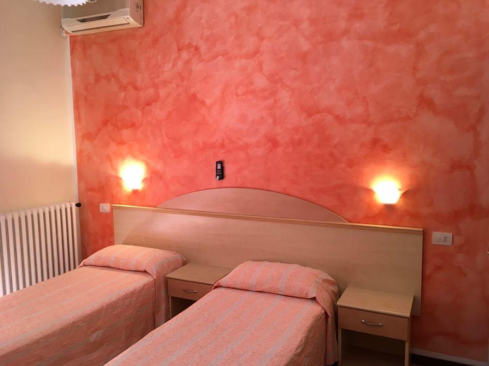 Hotel Ausonia Monte Porzio エクステリア 写真