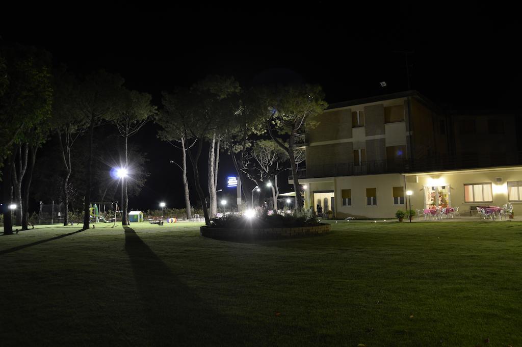 Hotel Ausonia Monte Porzio エクステリア 写真